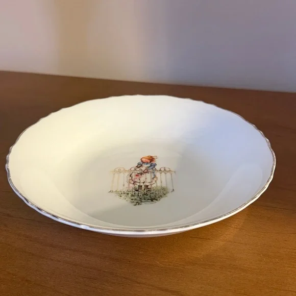 Holly Hobby Girl with Rose Coupe Soup Bowl Limited Edition - Picture 2 of 8